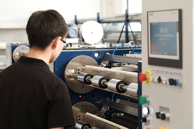 鋁箔分切機(jī)產(chǎn)品介紹以及工作原理